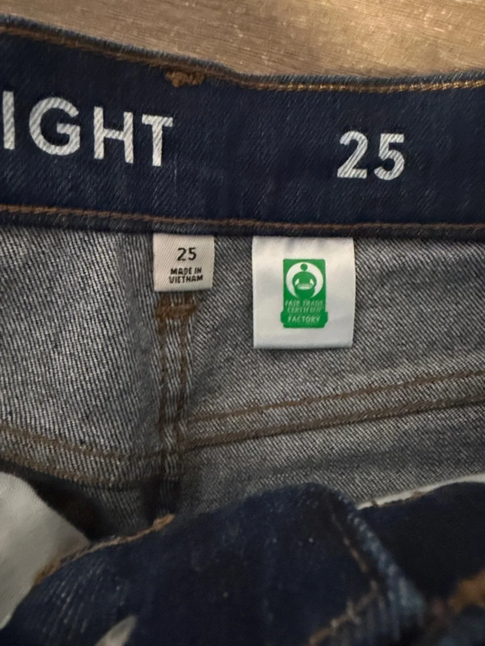 J. Crew Women’s  Classic Straight Jeans premium Candiani denim dark wash Size 25